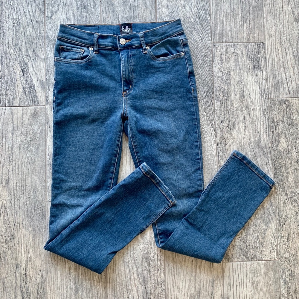 BDG Mid Rise Twig Denim with Slit Detail 💙